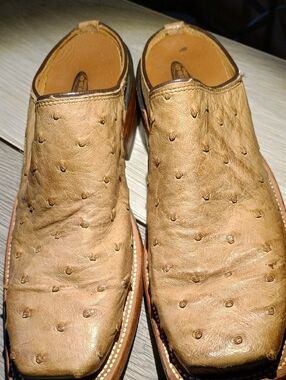 Lucchese Tan Ostrich-Texture Slip-On Loafers 7B (203)